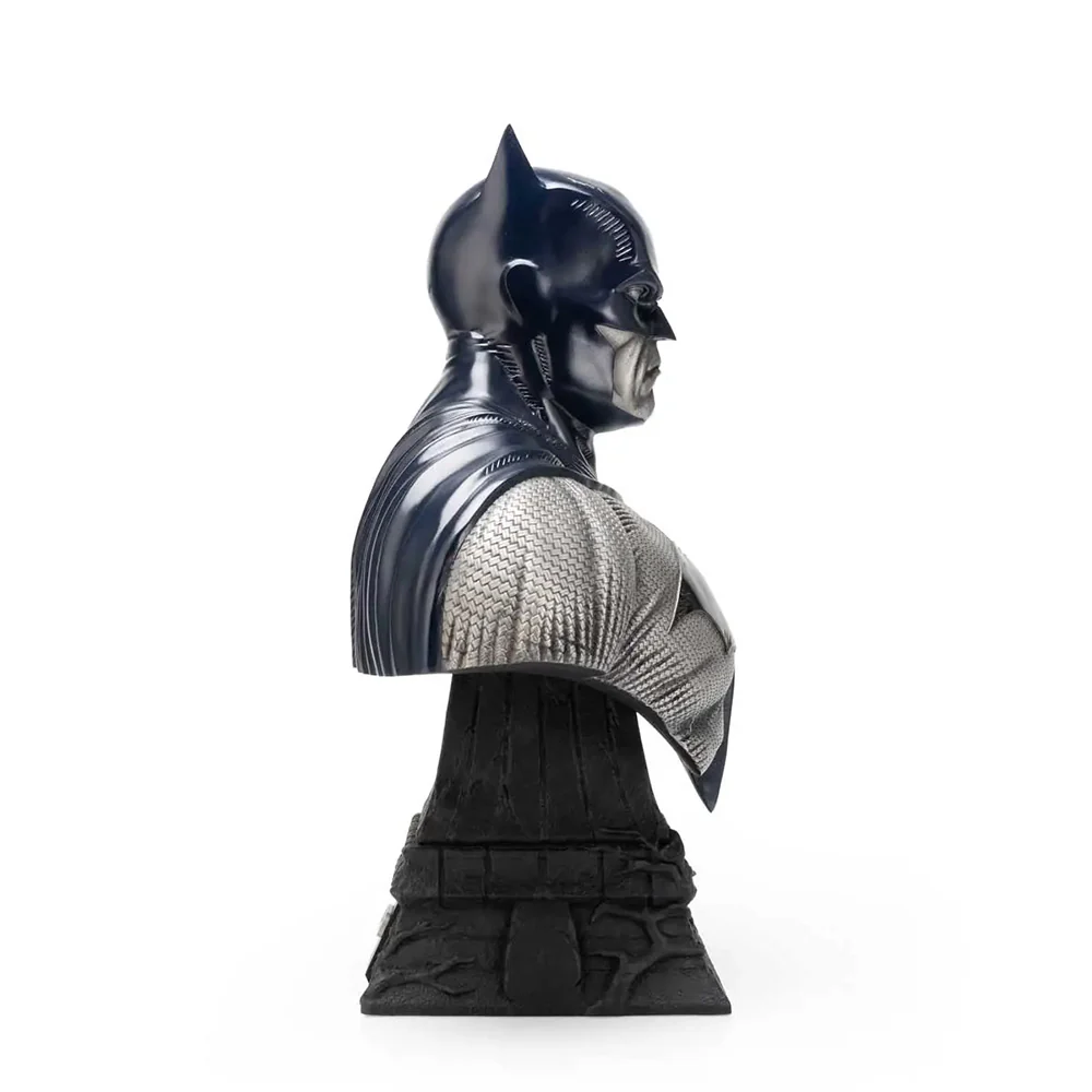 175-batman-limited-edition-bust-5.webp BATMAN Limited Edition Bust