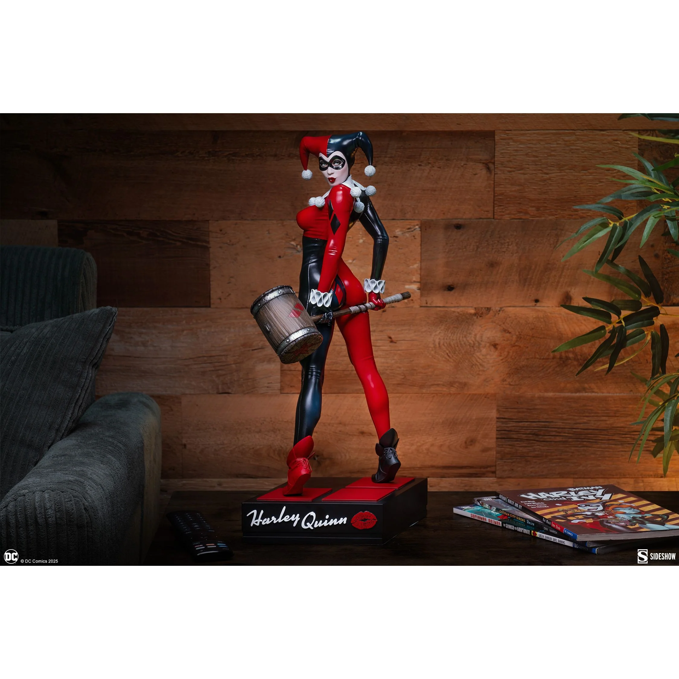 HARLEY QUINN™ Premium Format™ Figure
