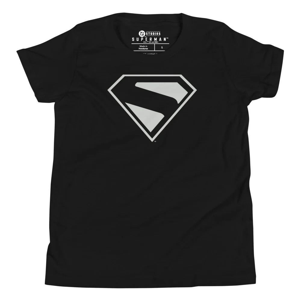 3153-superman-2025-movie-black-silver-s-shield-youth-t-shirt-1.webp SUPERMAN (2025 Movie) Black & Silver S-Shield Youth T-Shirt