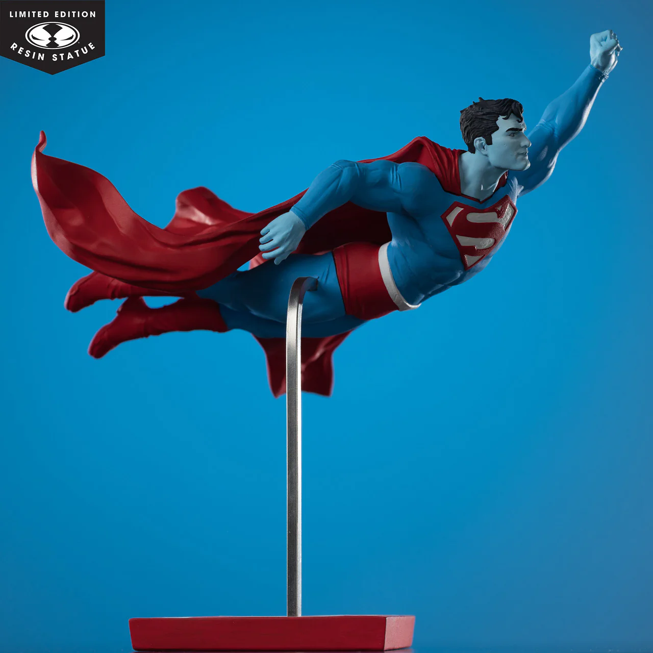 3601-superman-by-lee-bermejo-mcfarlane-toys-dc-direct-superman-red-and-blue-1-10-scale-limited-edition-statue-5.webp SUPERMAN by Lee Bermejo McFarlane Toys DC Direct Superman Red and Blue 1:10 Scale Limited Edition Statue