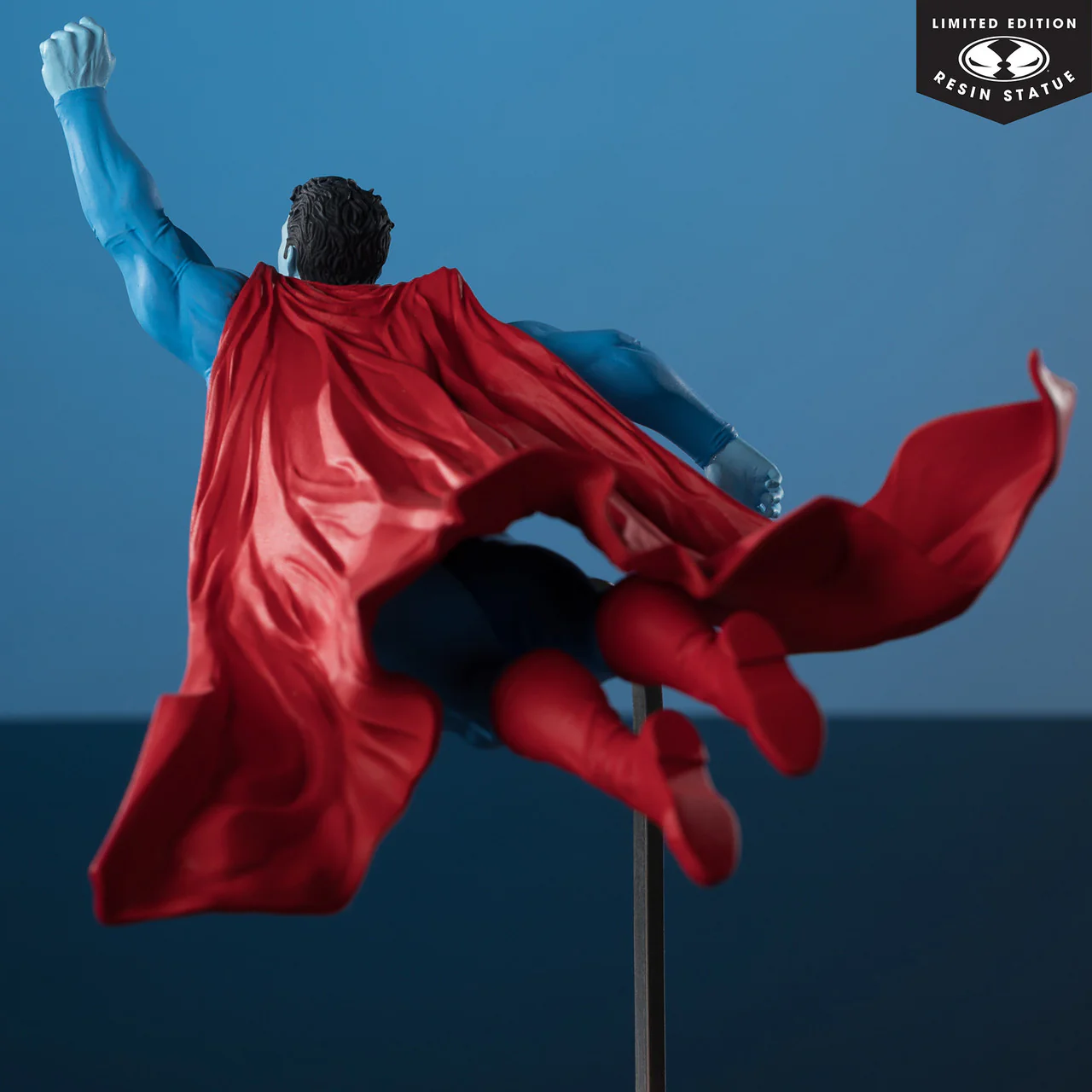 3601-superman-by-lee-bermejo-mcfarlane-toys-dc-direct-superman-red-and-blue-1-10-scale-limited-edition-statue-8.webp SUPERMAN by Lee Bermejo McFarlane Toys DC Direct Superman Red and Blue 1:10 Scale Limited Edition Statue