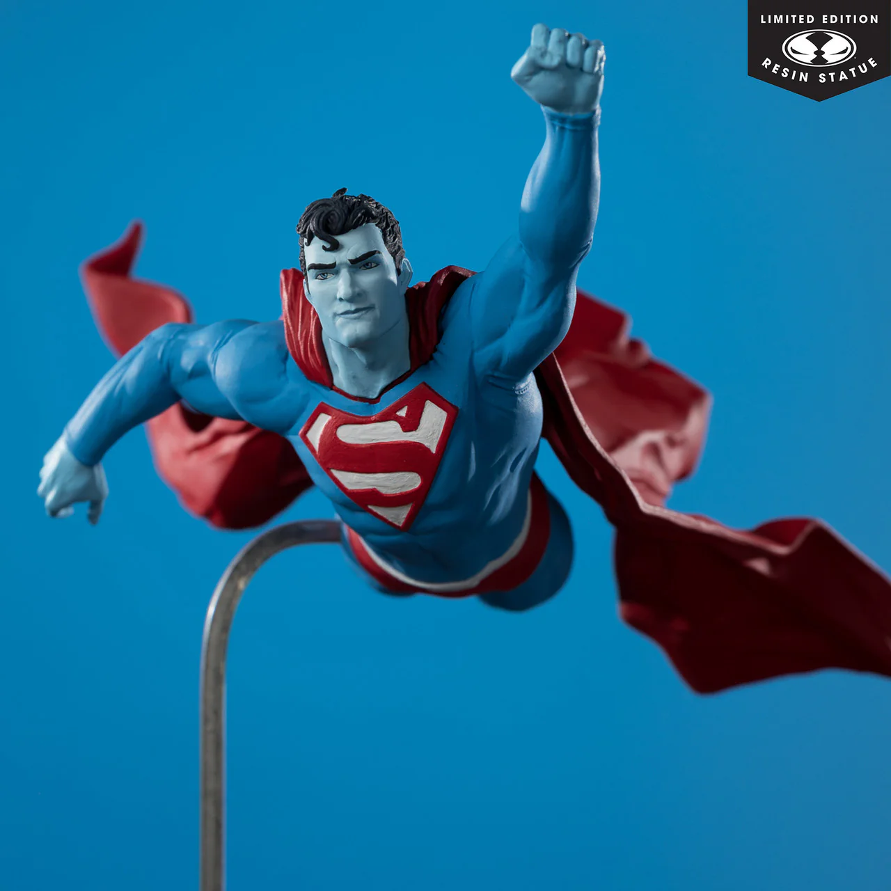 SUPERMAN by Lee Bermejo McFarlane Toys DC Direct Superman Red and Blue 1:10 Scale Limited Edition Statue